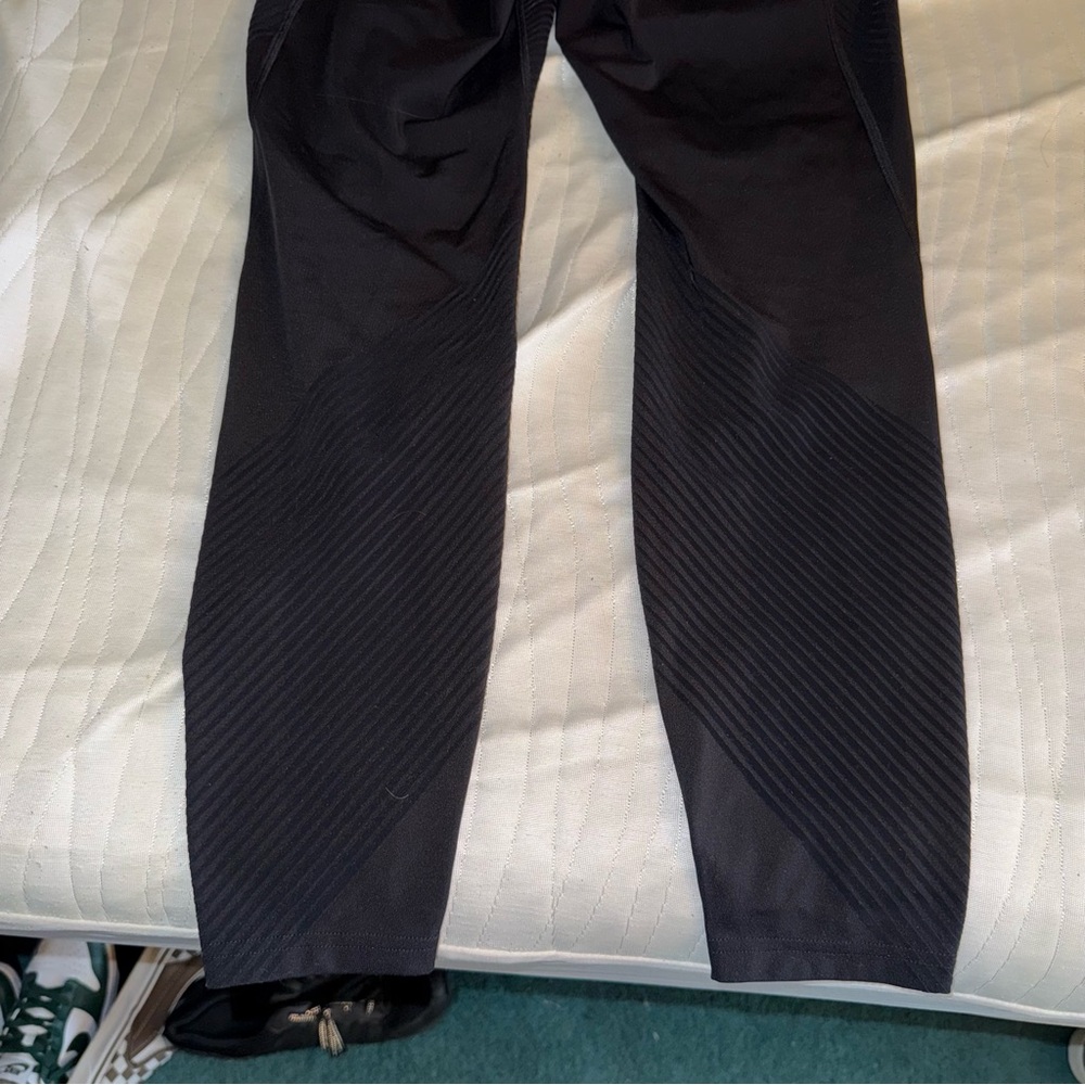 GAPFit high rise texture stripe legging - Picture 9 of 11